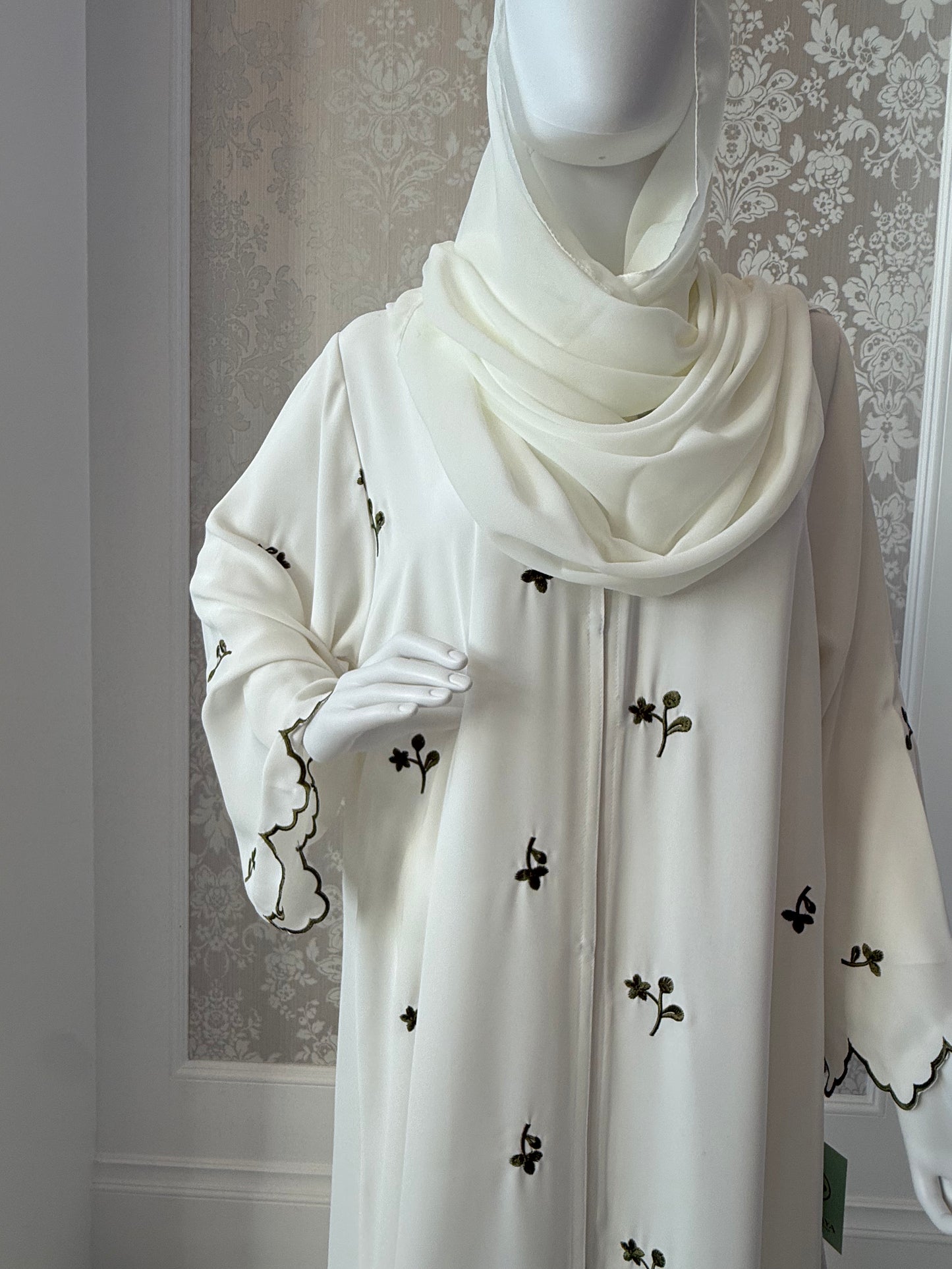 Noora Ivory Abaya