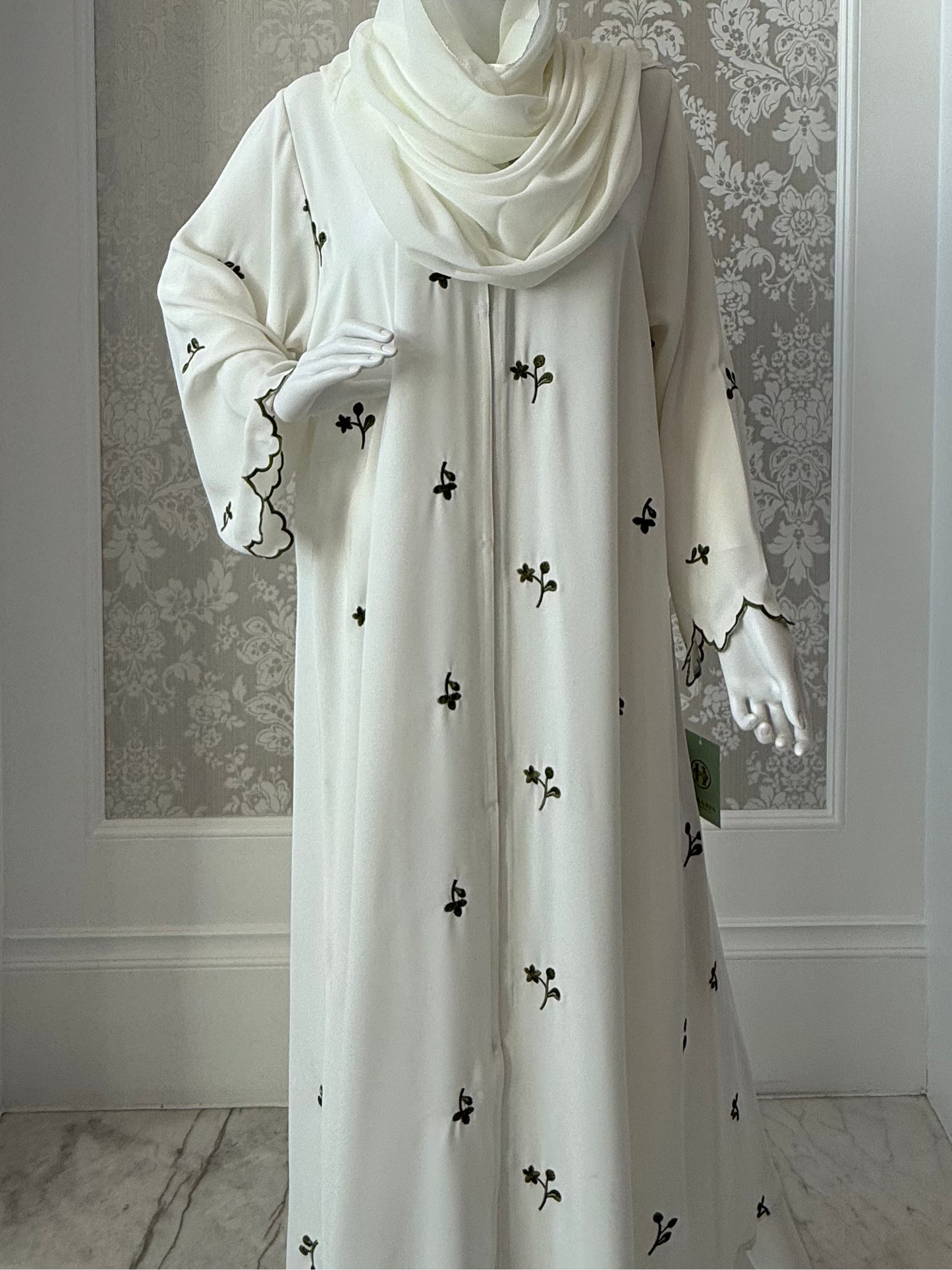 Noora Ivory Abaya