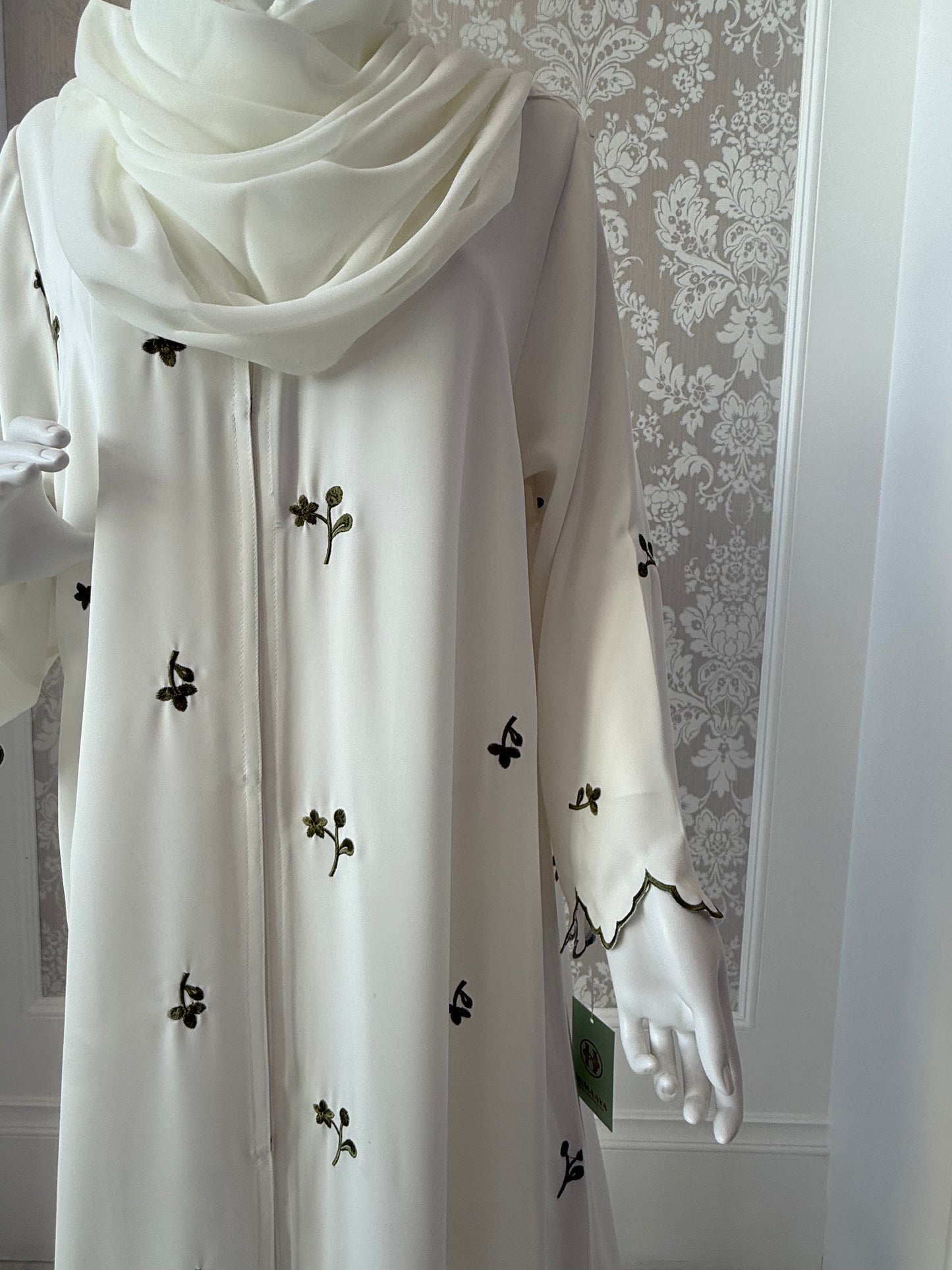 Noora Ivory Abaya